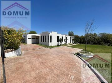 Casa · 372m² · 4 Recámaras · Casa en Venta en Fraccionamiento Mil Encinos Montemorelos N. L.