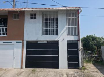 Casa · 130m² · 3 Recámaras · 1 Estacionamiento · Casa en Venta en Col. Playa Linda, Ver