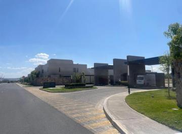 Casa · 425m² · 4 Recámaras · 3 Estacionamientos · Casa en Venta Condominio Santa Olivia Lomas del Campanario Norte Queretaro
