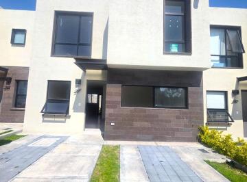 Casa en condominio · 160m² · 4 Recámaras · 2 Estacionamientos · Casa en Condominio de Oportunidad en Venta en Zakia