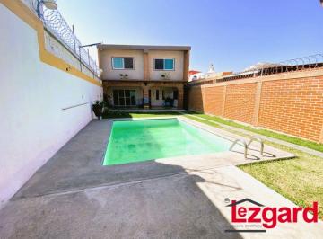 Casa de 4 habitaciones, Yautepec · En Venta Casa de 4 Recamaras en Tranquilo Fraccionamiento de Oaxtepec Morelos