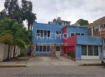 Casa · 233m² · 8 Recámaras · 2 Estacionamientos · Casa Venta 7 Hab. Col. Centro Tuxpan Veracruz.