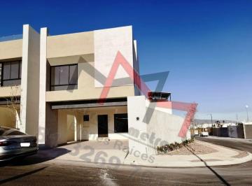Casa de 3 habitaciones, Monterrey · Cumbres Casa 3 Niveles con Terreno Escedente, Esquina y Frente a Jardin