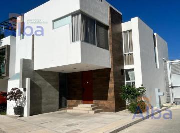 Casa · 245m² · 3 Recámaras · 2 Estacionamientos · Casa en Venta en Condominio Via 422