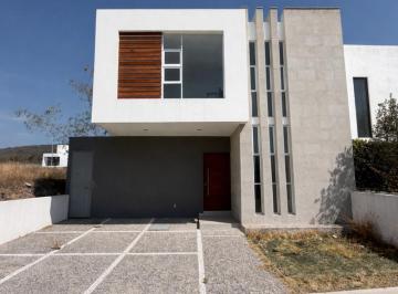 Casa · 180m² · 4 Recámaras · 2 Estacionamientos · Casa en El Encino