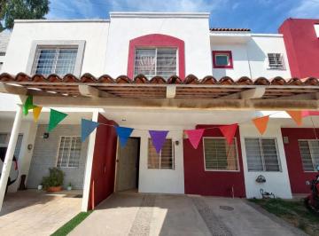 Casa de 3 habitaciones, San Pedro Tlaquepaque · Casa en Renta a 5 Minutos del Iteso en Calle Cerrada, Zona Tranquila y Vigilancia