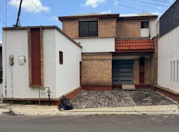 Casa de 3 habitaciones, Monterrey · Casa con Excelente Ubicacion en Colinas de San Jeronimo