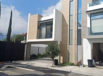 Casa · 276m² · 3 Recámaras · 2 Estacionamientos · Casa en Renta Fracc. Kiara Residencial
