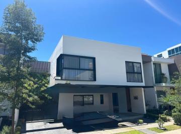 Casa en condominio de 4 habitaciones, Zapopan · Casa Moderna en Venta en Parque Virreyes, Zapopan. 3 Recamaras/alberca/$15.9 m