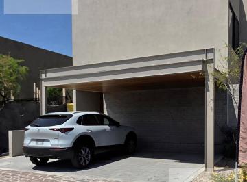 Casa · 224m² · 3 Recámaras · 2 Estacionamientos · Venta Casa Fraccionamiento Altozano Querétaro Rs/
