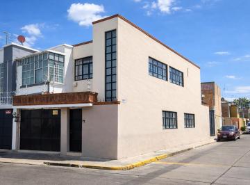 Casa de 3 habitaciones, Irapuato · Oportunidad Comercial en Esquina – Alta Visibilidad