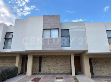 Casa · 169m² · 3 Recámaras · 2 Estacionamientos · Casa en Renta 3 Habitaciones, El Refugio, Queretaro