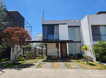 Casa de 1 habitación, Zapopan · Casa en Venta Fraccionamiento Los Robles Zapopan