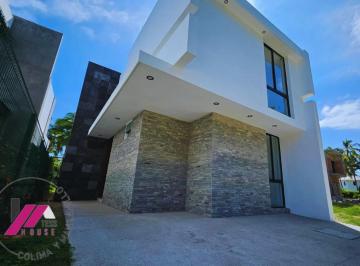 Casa de 4 habitaciones, Manzanillo · Hermosa Casa en Venta Dentro de Club Santiago