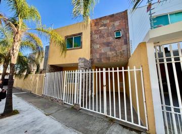 Casa de 3 habitaciones, Zapopan · Casa en Venta en Jardines del Valle, Zapopan, Zona Real