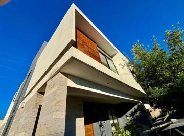 Casa en condominio de 4 habitaciones, Zapopan · Casa en Venta en Parques Vallarta, Coto Cedro, Solares. Casa con Roof Garden