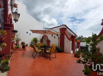 Casa · 367m² · 4 Recámaras · 3 Estacionamientos · Amplia Casa en Renta en El Centro Historico de Oaxaca.