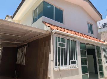 Casa · 250m² · 3 Recámaras · 3 Estacionamientos · Casa en Renta en Gabriel Pastor, Puebla Centro