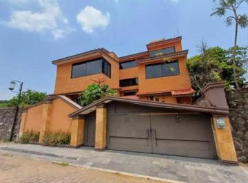 Casa de 5 habitaciones, Cuernavaca · Casa en Venta en Azalea, Zona 1, Fraccionamiento Jardines de Reforma, Rincón del Valle, Cuernavaca.