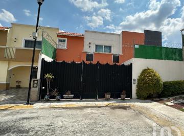 Casa · 251m² · 4 Recámaras · 2 Estacionamientos · Hermosa Casa en Venta en Colonial Santa Fe, Pachuca, Hidalgo
