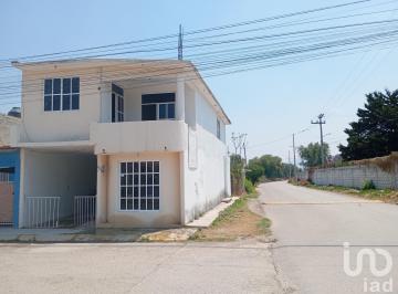 Casa · 184m² · 5 Recámaras · 1 Estacionamiento · Venta de Casa en Atitalaquia Hidalgo de 184 m² de Construccion en Esquina