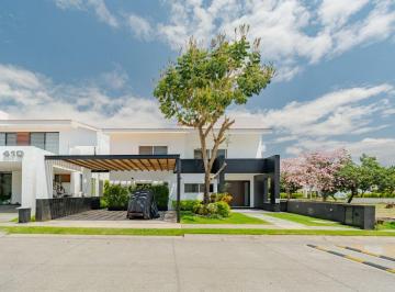 Casa en condominio de 4 habitaciones, Emiliano Zapata · Hermosa Residencia en Fraccionamiento Privado