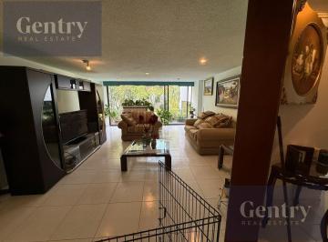 Casa · 460m² · 5 Recámaras · 2 Estacionamientos · Jardines en La Montaña, Residencia en Venta