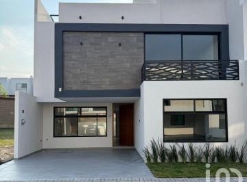 Casa · 258m² · 4 Recámaras · 2 Estacionamientos · Casa de 4 Recámaras con 1 en Pb en Parque Quintana Roo