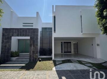 Casa · 345m² · 5 Recámaras · 2 Estacionamientos · Casa de Lujo en La Isla 1, Lomas de Angelópolis 1