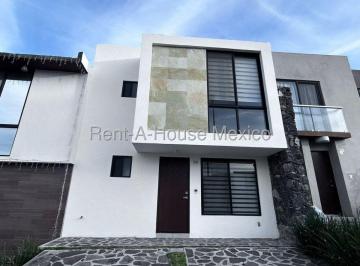 Vive en Zibatá, dentro de una privada con doble anillo de seguridad 24/7, en una · Casa en Renta en Zibatá | 3 Habitaciones | 2.5 Baños | Amplio Patio con Asador | Amenidades - Yr