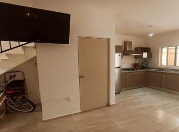 una sala y una tv en ciudad jardines de mayakoba · Casa 2 Recámaras en Renta | Jardines de Mayakoba Playa del Carmen