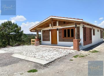 Casa · 101m² · 2 Recámaras · 2 Estacionamientos · Cabaña en Venta con Terraza y Naturaleza | Ideal Airbnb o Casa de Descanso | a 10 Min de Apizaco