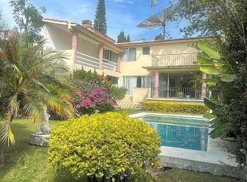 Casa · 320m² · 3 Recámaras · 3 Estacionamientos · Casa con Alberca en Rancho Cortes en Cuernavaca Morelos