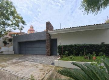 Casa de 5 habitaciones, Zapopan · Tu Nuevo Patrimonio Te Espera en Bugambilias