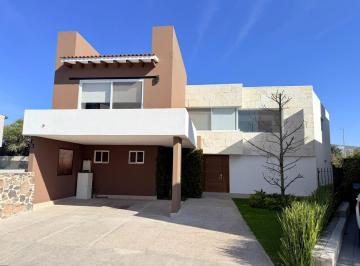 Casa de 3 habitaciones, Querétaro · Casa en La Vista con Gran Jardin y Excedente de Terreno