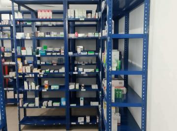 Local comercial , Santa Catarina · Se Traspasa Farmacia con Consultorio Medico