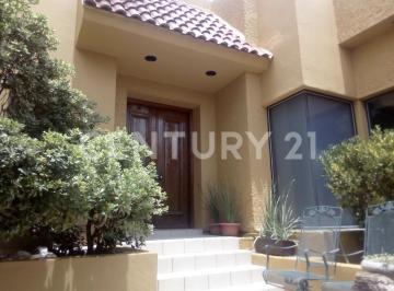 Casa · 286m² · 3 Recámaras · 2 Estacionamientos · Casa en Venta en Fraccionamiento Campanario Chihuahua