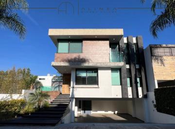 Casa en condominio de 3 habitaciones, Zapopan · Residencia en Rinconada del Bosque | 556 m² | Sótano y Jardín