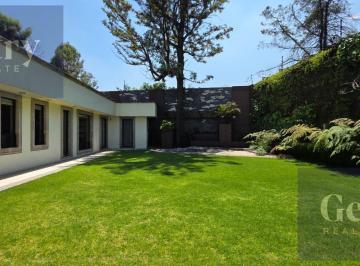 Casa · 760m² · 4 Recámaras · 6 Estacionamientos · Jardines del Pedregal, Residencia en Una Sola Planta
