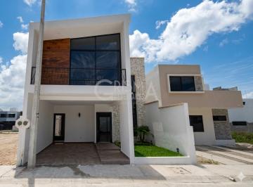 Casa · 168m² · 3 Recámaras · 1 Estacionamiento · Casa en Venta en Campanario