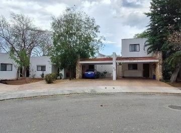 1 · Casa en Venta de Una Planta en Privada de Cocoyoles Merida Yucatan.