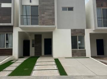 Casa · 3 Recámaras · 2 Estacionamientos · Renta de Casa en Zona Monteverde Cerrada de Malaga Cuenta con Casa Club El Fracc