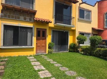 Casa · 124m² · 4 Recámaras · 2 Estacionamientos · Venta de Casa en Emiliano Zapata (Condominio 15 Casas con Alberca