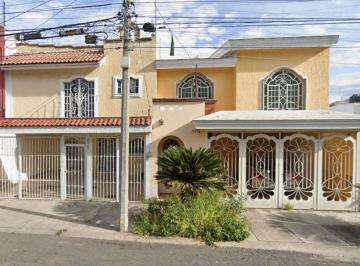 Casa de 4 habitaciones, San Pedro Tlaquepaque · Casa en Venta en Constitución de 1857 Municipio Tlaquepaque