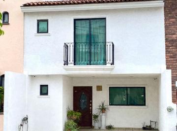 Casa de 3 habitaciones, Zapopan · Casa en Venta en Bosque de San Isidro, Zapopan