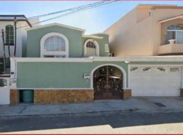 Casa de 4 habitaciones, Ensenada · Casa en Venta en Lago de Tequesquitengo, Ensenada.