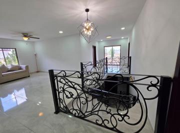 Casa de 4 habitaciones, Saltillo · Residencia de Lujo con Amplio Terreno