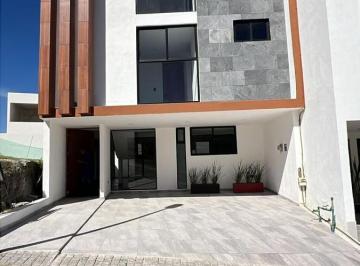 Casa · 227m² · 3 Recámaras · 2 Estacionamientos · Casa en Venta en Lomas de Angelopolis III, Cascatta Cerca del Chedraui Barrio Cascatta