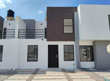 Casa de 3 habitaciones, San Luis Potosí · Privada Campo Real II por Papagayos
