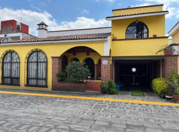 Casa · 240m² · 2 Recámaras · 2 Estacionamientos · Casa en Venta en Metepec, Residencial El Pueblito, San Salvador Tizatlalli